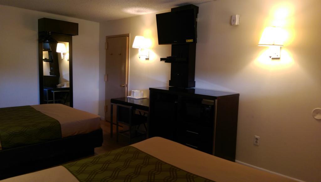 Econo Lodge Fort Lee Exterior photo