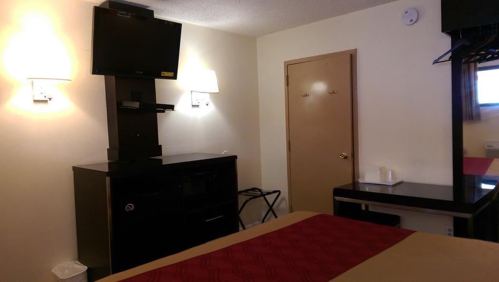 Econo Lodge Fort Lee Exterior photo