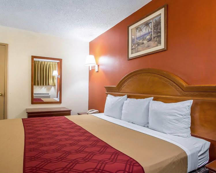 Econo Lodge Fort Lee Exterior photo
