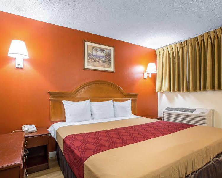 Econo Lodge Fort Lee Exterior photo